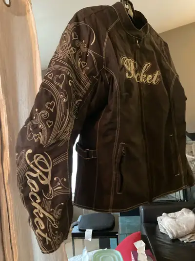 Manteau de moto femme XL , doublure amovible, toutes ses protections. Ginette 514-244-3717