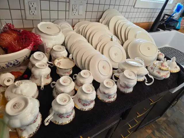 Royal Albert China Set469132664059340803