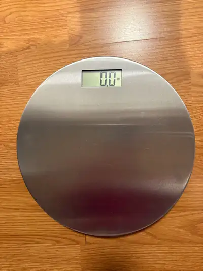 Up for sale is a digital bathroom scale, purchased a few years ago at Ikea. Still in perfect conditi...