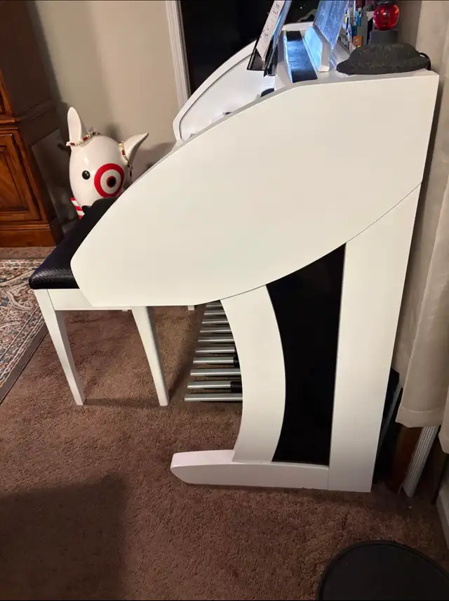 DÉJÀ VENDU …QUI SERA LE NOUVEAU PROPRIÉTAIRE DE CE BIJOUX? in Pianos & Keyboards in City of Montréal - Image 4