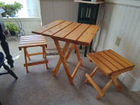 CHILDREN'S FOLDING TABLE AND STOOLS