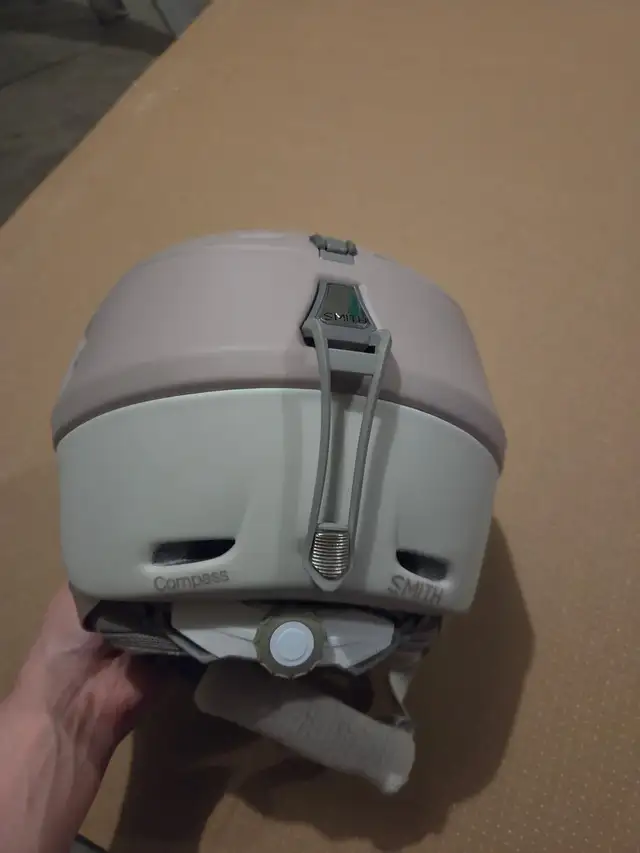 Smith Compass Ski/Snowboard Helmet – Medium (55–59 cm) in Snowboard in Vernon - Image 3