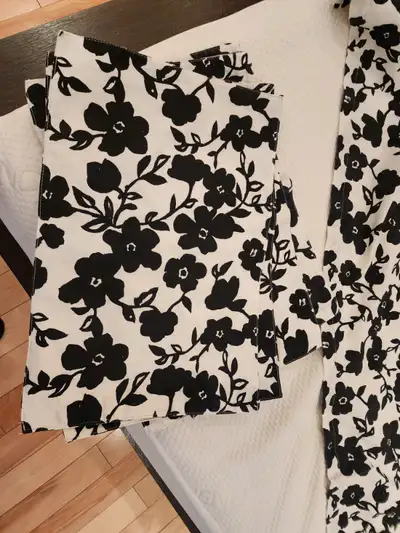 Kate Spade nappe & 4 napperons, View more