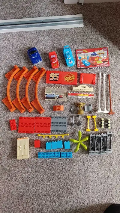 Complete with instructions Mega Bloks Disney Cars Pixar LA International Speedway Piston Cup set (77...