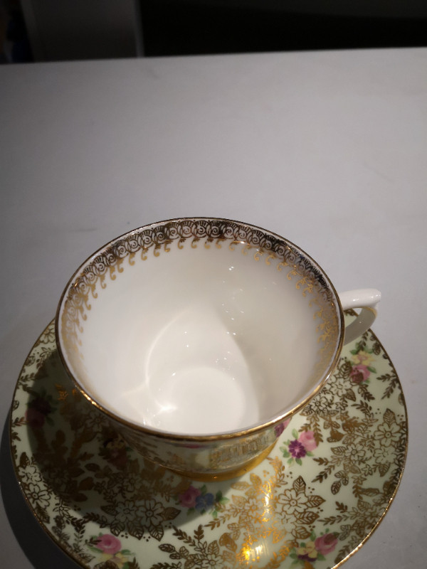 Colcolough China Cup and Saucer in Arts & Collectibles in Kitchener / Waterloo - Image 2
