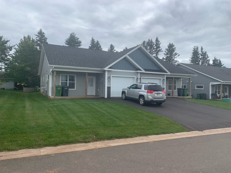 3 Bed 2 Bath Duplex For Rent in West Royalty Long Term Rentals