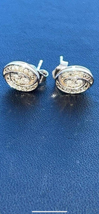 Earrings 10k White Gold Diamonds