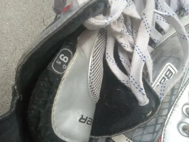 Hockey skates in Hockey in Prince George - Image 4