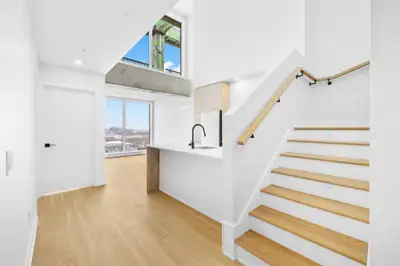 Penthouse neuf semi-meublé à louer près du stade olympique