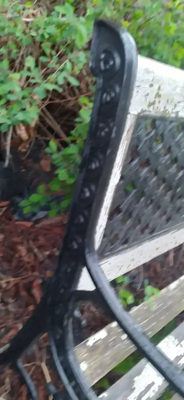 IRON/ STEEL WOOD YARD GARDEN BENCH, JUST NEEDS PAINT, VERY HEAVY in Patio & Garden Furniture in Sarnia - Image 8