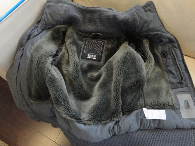 Like New Aritzia TNA Teens Winter Jacket w/ Hood Size XS in Women's - Tops & Outerwear in Kitchener / Waterloo - Image 3