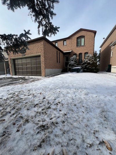 Lovely All Brick Detached Home in Pickering Off Major Oaks Road 3 Bedrooms with a small main floor F...