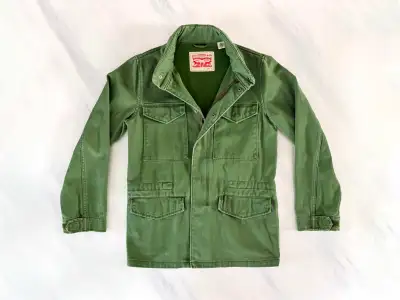 - Price is firm. Like New. Great Colour. - Cash Pickup Near Pen Centre, St. Catharines - Fits like b...