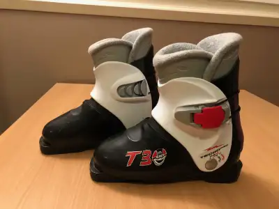 Junior Ski Boots Size 4.5, View more