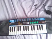 Petit piano Casio a vendre 10$