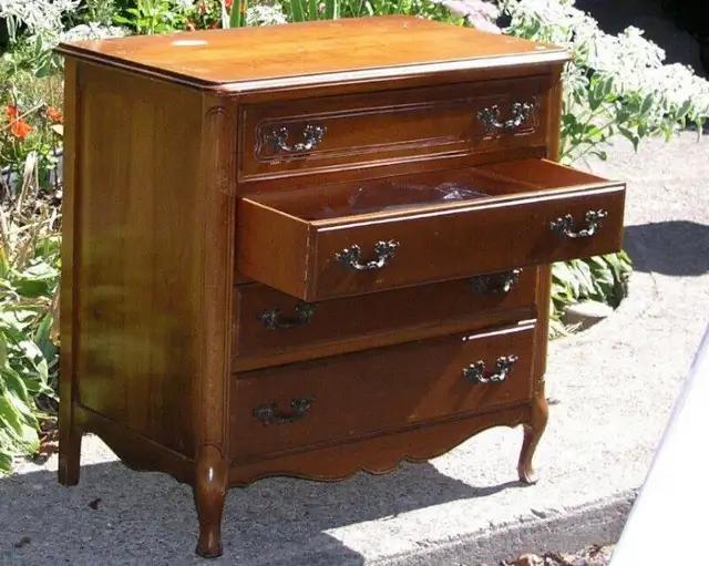 HUTCH   Cherry wood in Hutches & Display Cabinets in Kawartha Lakes - Image 6