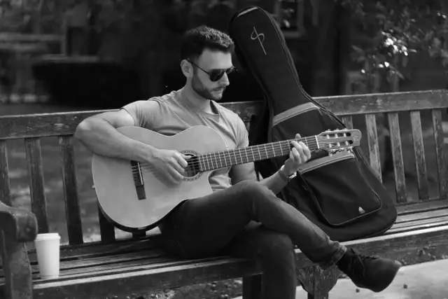 Guitar lessons506291256107345921