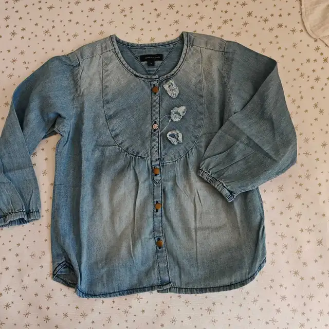 Tommy Hilfiger summer Denim Shirt in Kids & Youth in City of Toronto - Image 2