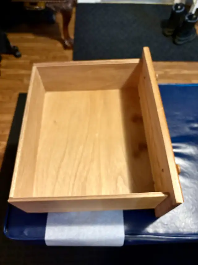 Tall Stand Up Dresser in Dressers & Wardrobes in Oakville / Halton Region - Image 7