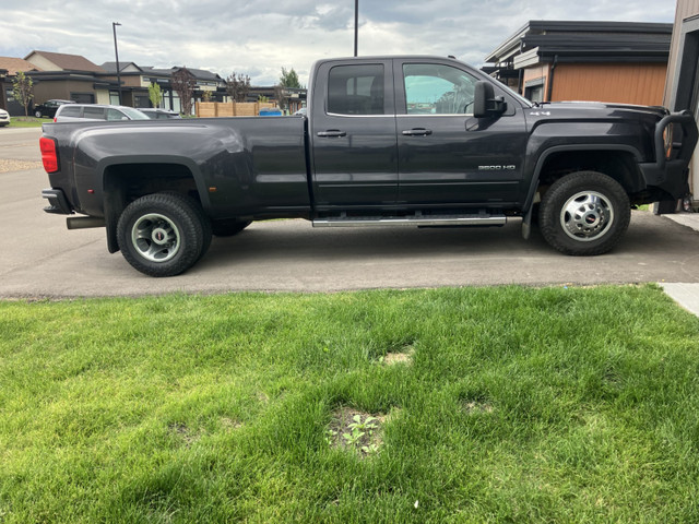 2015 GMC Sierra SLE 3500HD in Cars & Trucks in Red Deer
