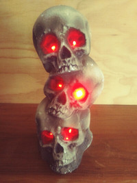 Blinking SKULLS: 13" Catacombs Stack / RED EYE