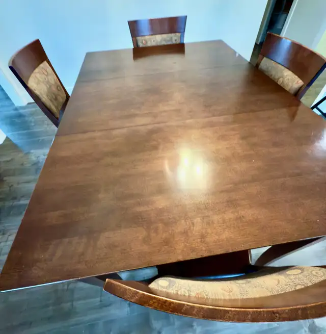 Counter height table & 4 swivel chairs in Dining Tables & Sets in Delta/Surrey/Langley - Image 3