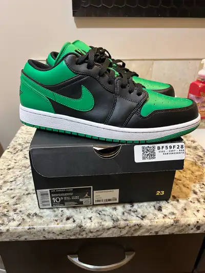 Brand new condition. Certified and bought from StockX.