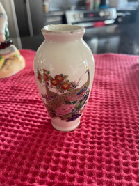 Tiny vase with peacocks 