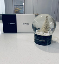 ❤️ Chanel snow Globe 