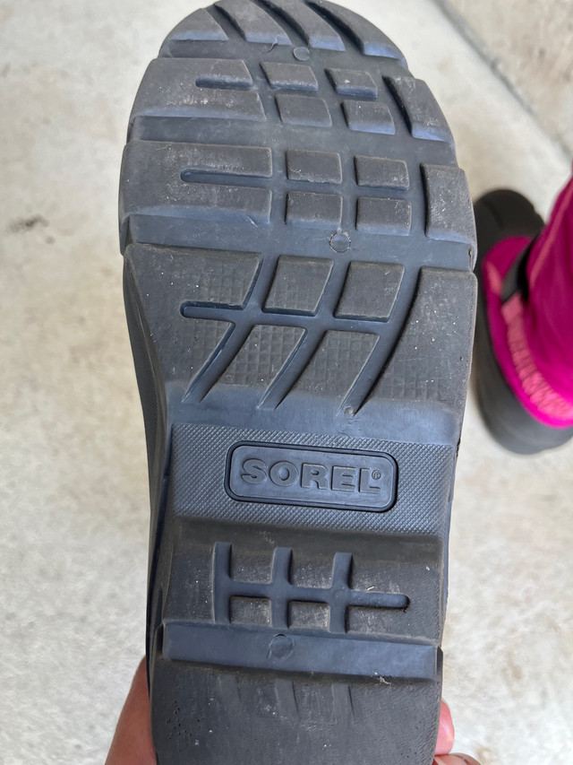 Sorel Winter Boots kids Size 5 - Excellent condition  in Women's - Shoes in Oakville / Halton Region - Image 4