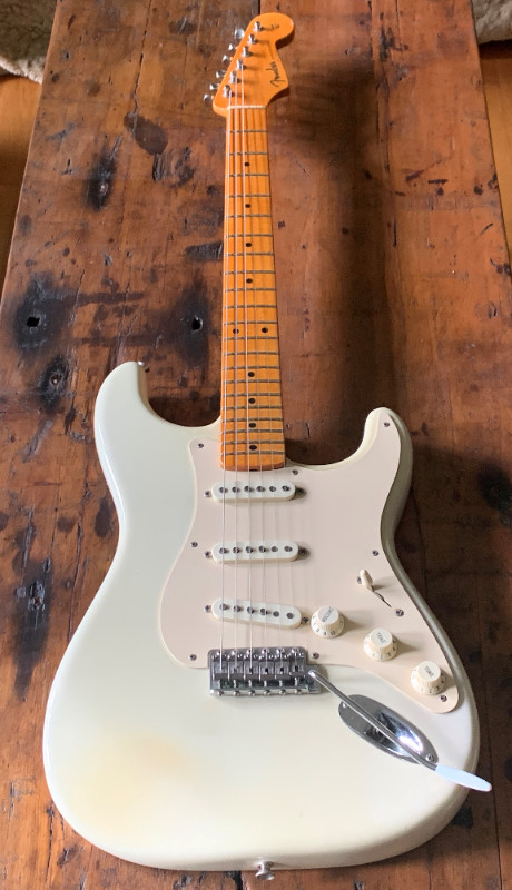 Fender Stratocaster Eric Johnson Signature model dans Guitares  à Ouest de l’Île - Image 2