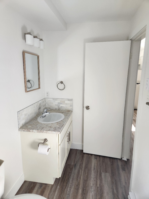 1-bed 1-bath Apartment (55+) for Rent in Campbell River dans Locations longue durée  à Campbell River - Image 2