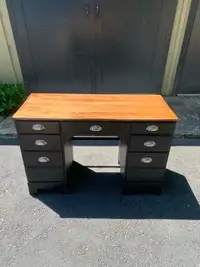 For Sale 7 Drawer Desk⭐️Nice Condition 