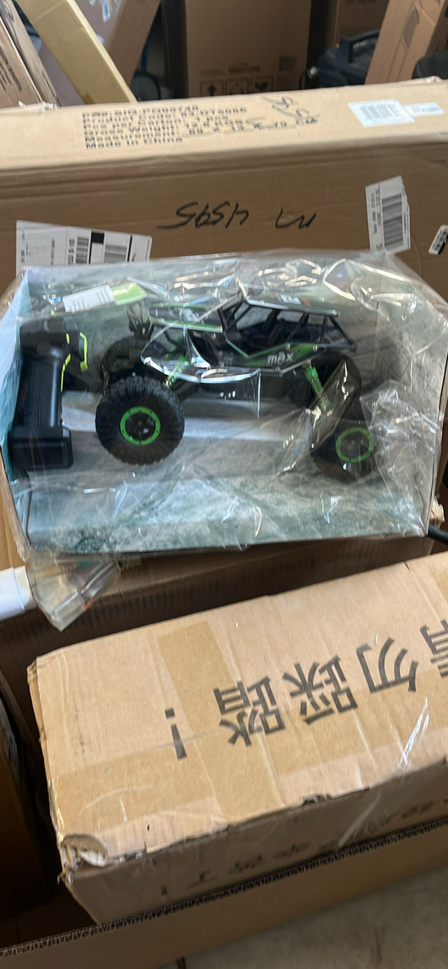 Hey! Play! Remote Control Monster Truck– 1: 16 Scale, 2.4 Ghz Rc in Toys & Games in Sarnia - Image 2