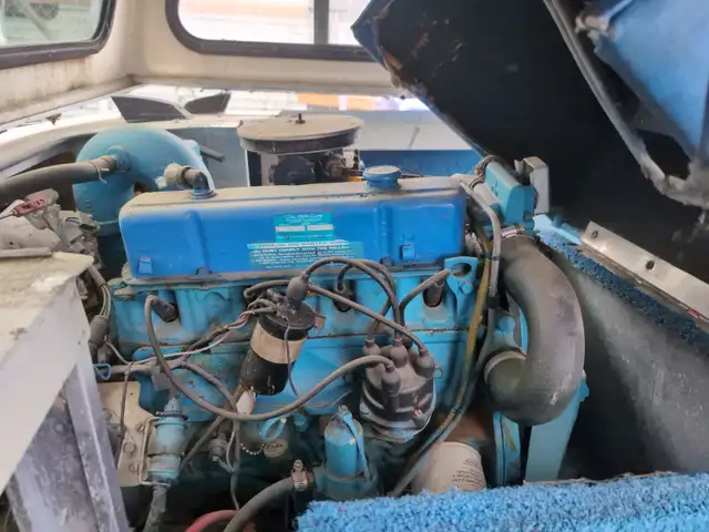 16' ALUMINUM BOAT WITH TRAILER in Powerboats & Motorboats in Edmonton - Image 3