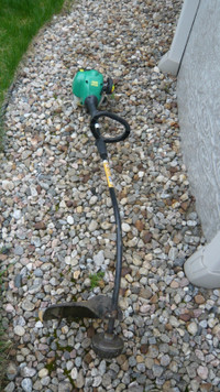 Weed Eater gas grass trimmer / Coupe-herbe à essence Weed Eater