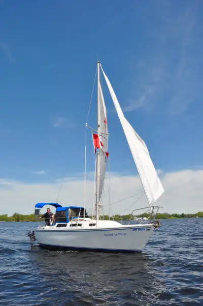 Designed to be trailerable, the Catalina 25 (tall mast) comes with new 9.8 hp long-shaft outboard mo...