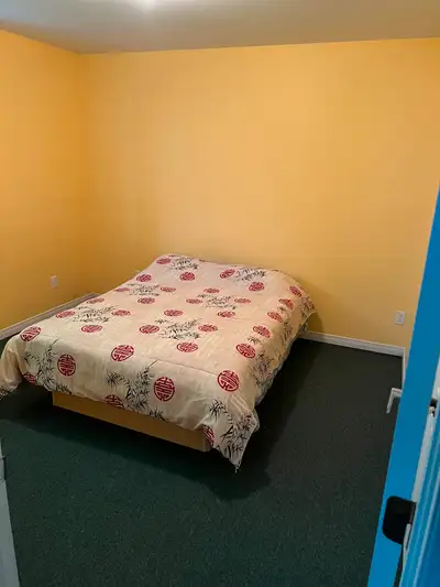 Immediately available Room for rent