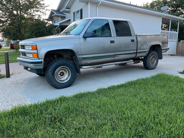 2000 Chev K2500 crewcab in Cars & Trucks in Edmonton - Image 2