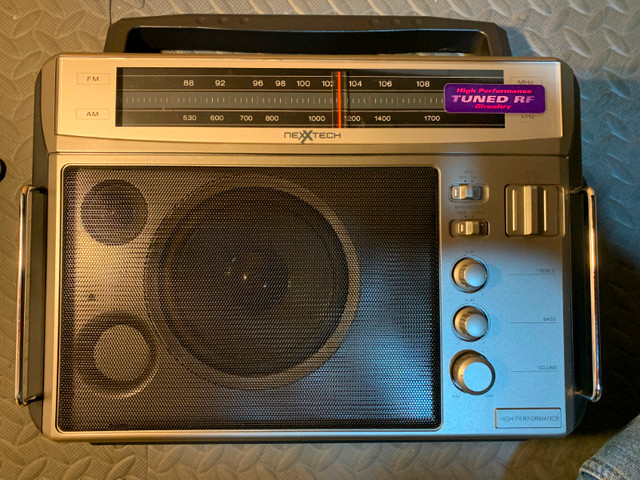 2005 Vintage Nexxtech Radio Shack Tuned RF AM /FM Portable Radio in Other in Mississauga / Peel Region