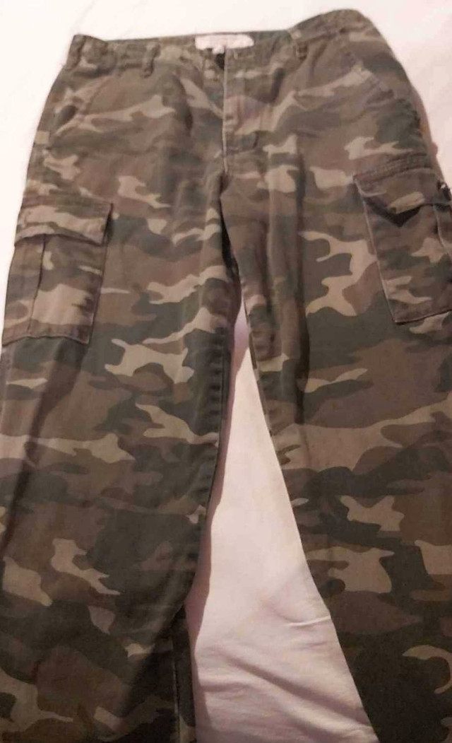 Streetwear society camo cargo pants in Women's - Bottoms in St. Catharines