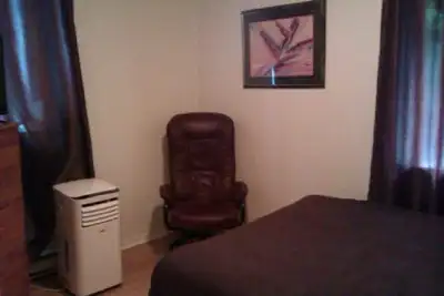 FRANCAIS A SUIVRE ... Ideal for workers, travelers, students... MEN ONLY ****** Rent by the week or...