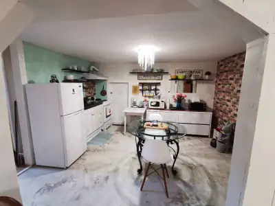 All inclusive apartment for rent in the most desired Sherwood community. Walking distance to bus sto...