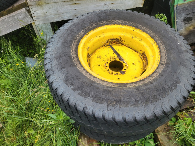 Tires and rims from john deere 4310  in Lawnmowers & Leaf Blowers in Barrie - Image 4