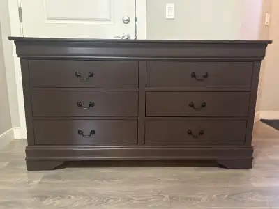 Sturdy wood 6-drawer refinished dresser has a dark brown finish. This piece features six spacious dr...