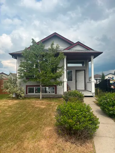 FULLY RENOVATED HOUSE IN LEDUC