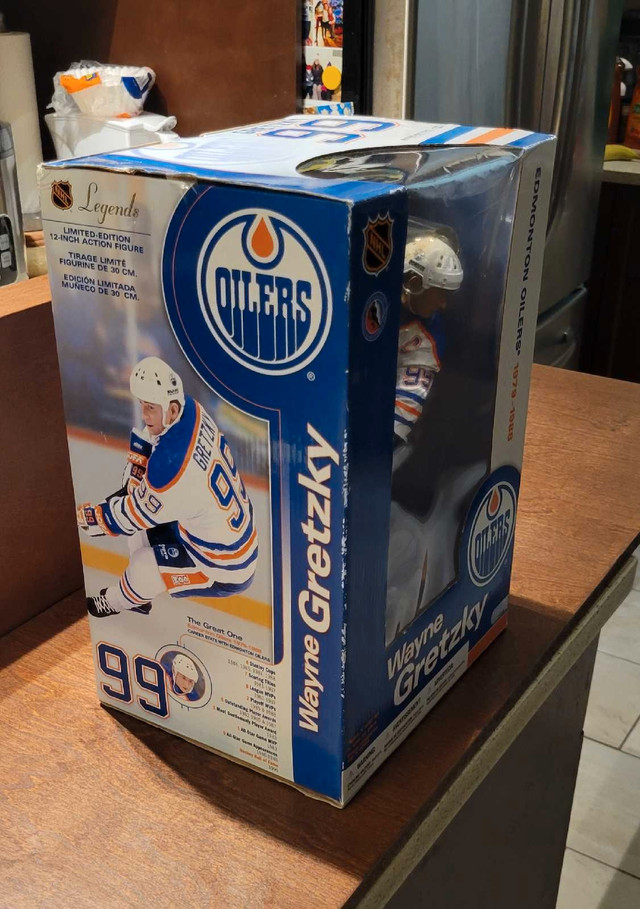 Wayne Gretzky McFarlane Legends 12" Figure Edmonton Oilers White in Arts & Collectibles in Dartmouth - Image 3