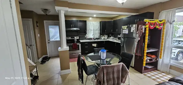 3 BEDROOM HOUSE FOR RENT  AT BRAMPTON, RENT =2300 50% UTILITY