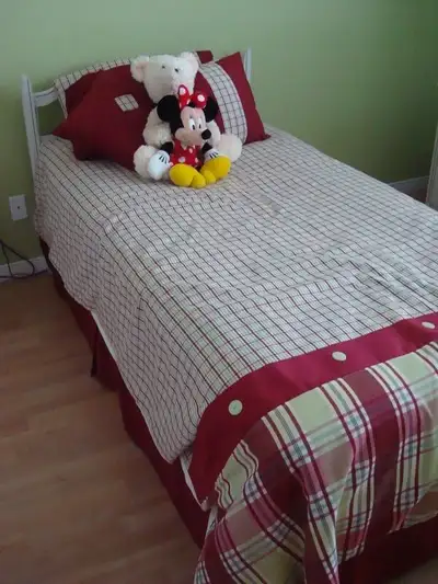 Couette pour lit simple & rideaux, View more