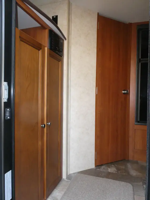 RV's, Campers & Trailers in Travel Trailers & Campers in Cranbrook - Image 5